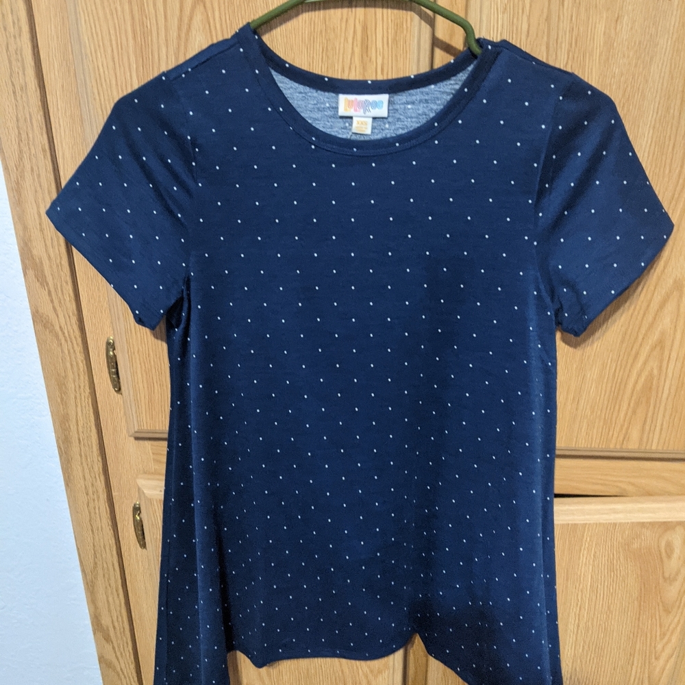 Tops - Picture 2 of 7